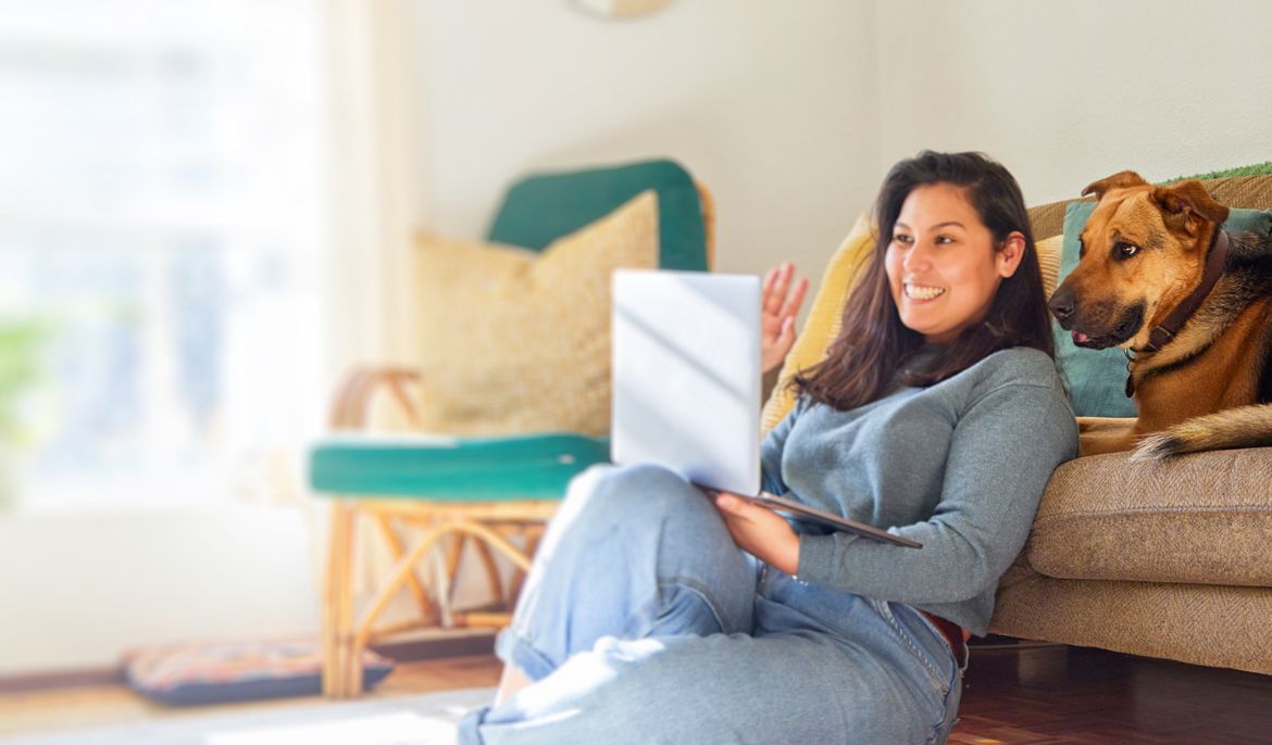 A member meets with a Patelco Virtual Branch agent online at home.